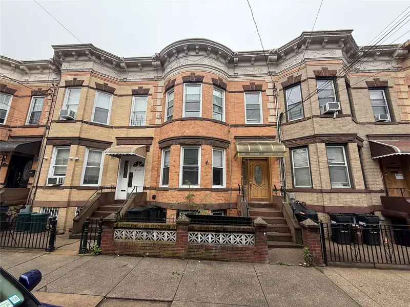 7120 66th PL, Glendale, NY 11385