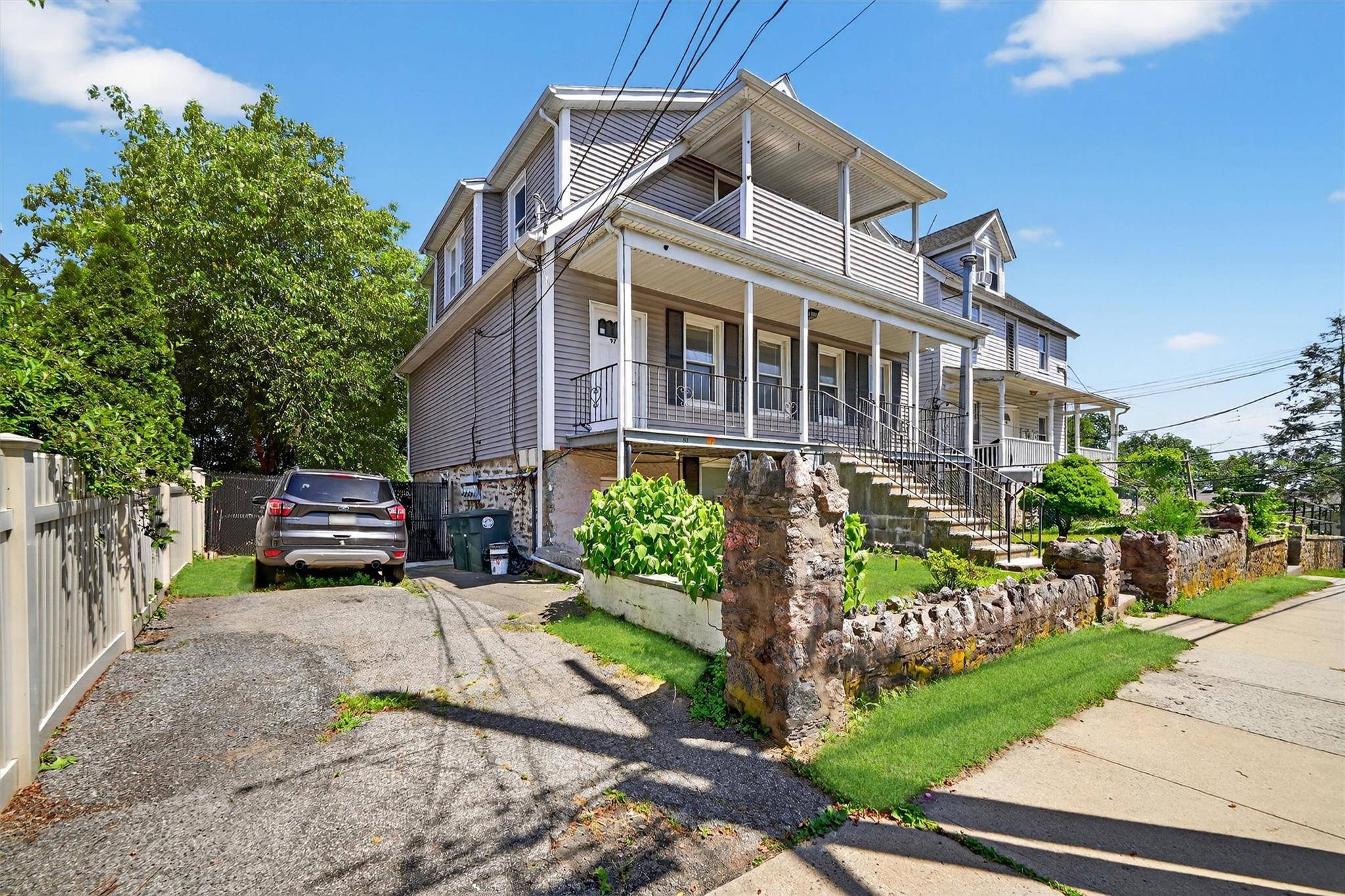 Port Chester, NY 10573,97 Inwood AVE
