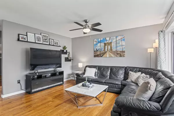 Smithtown, NY 11787,10 Elm AVE