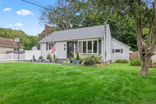 10 Elm AVE, Smithtown, NY 11787