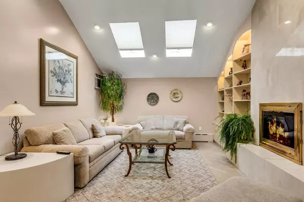 East Islip, NY 11730,102 Bayview AVE
