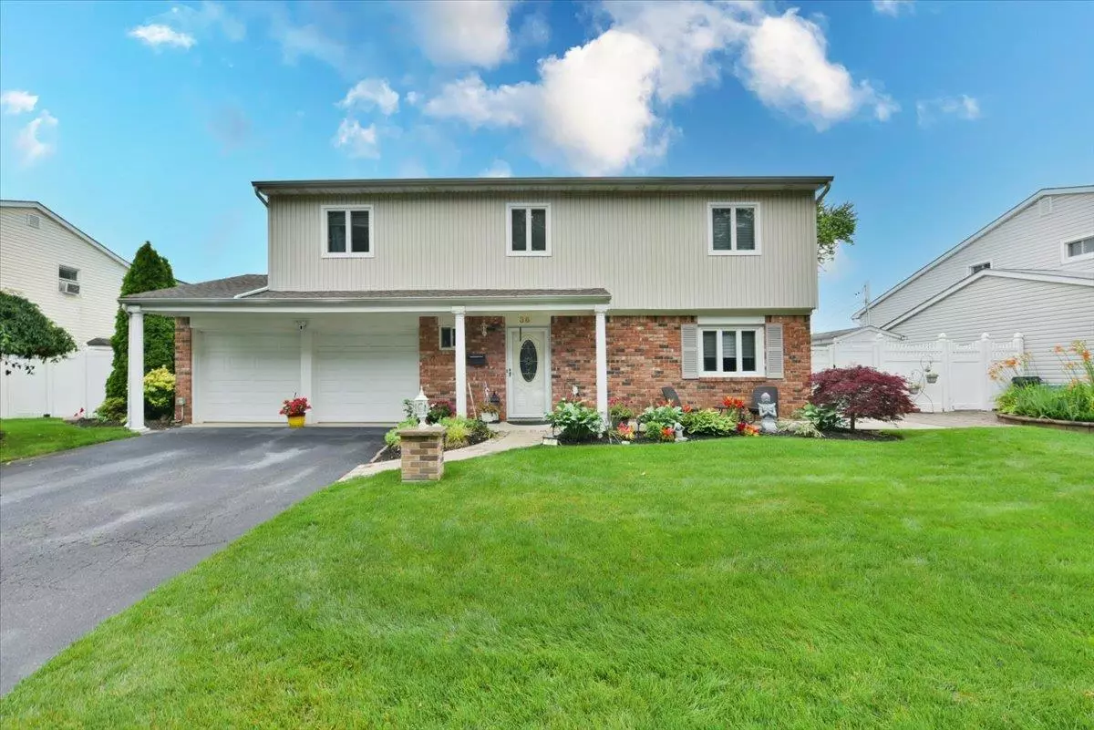 Bethpage, NY 11714,36 Shubert LN