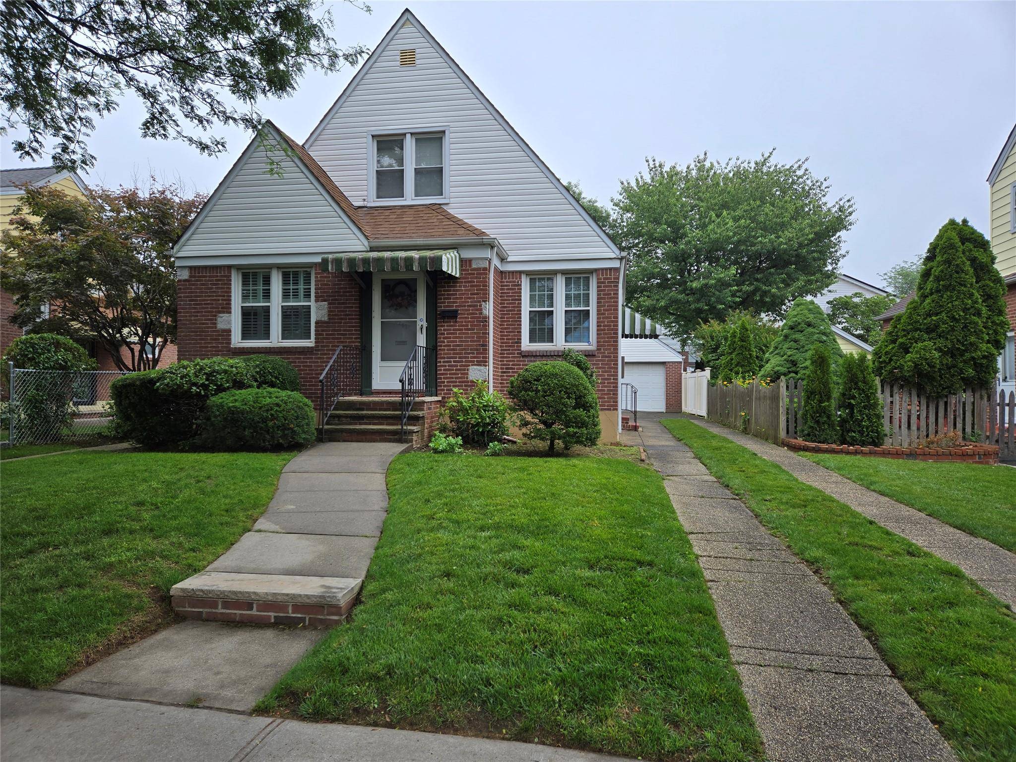 8251 257th ST, Glen Oaks, NY 11004