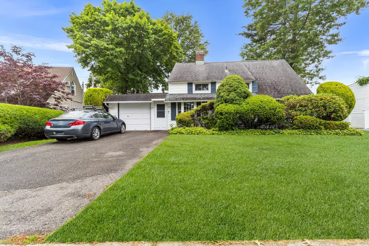 Westbury, NY 11590,12 Melody LN