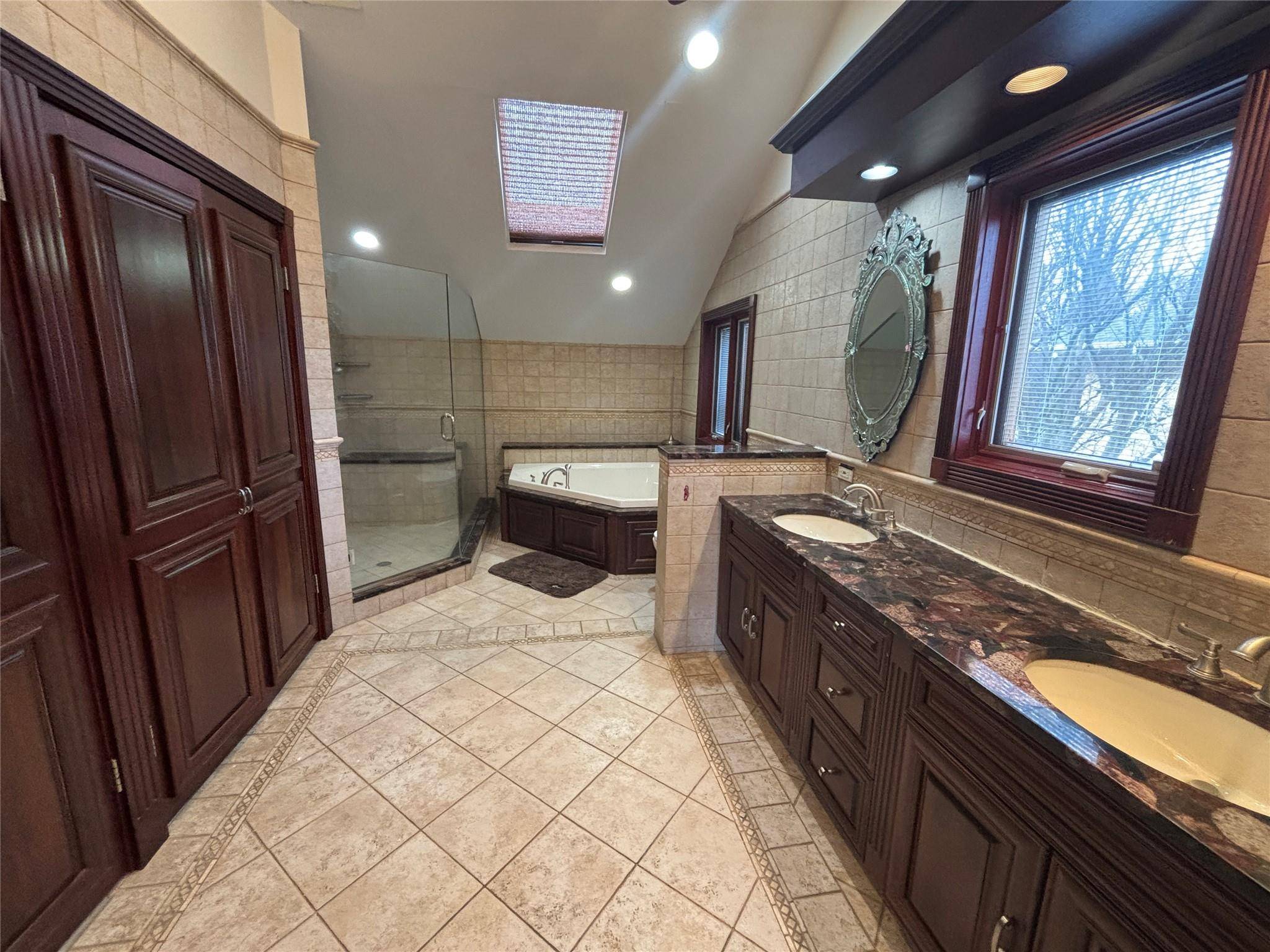 Jericho, NY 11753,162 Birchwood Park DR