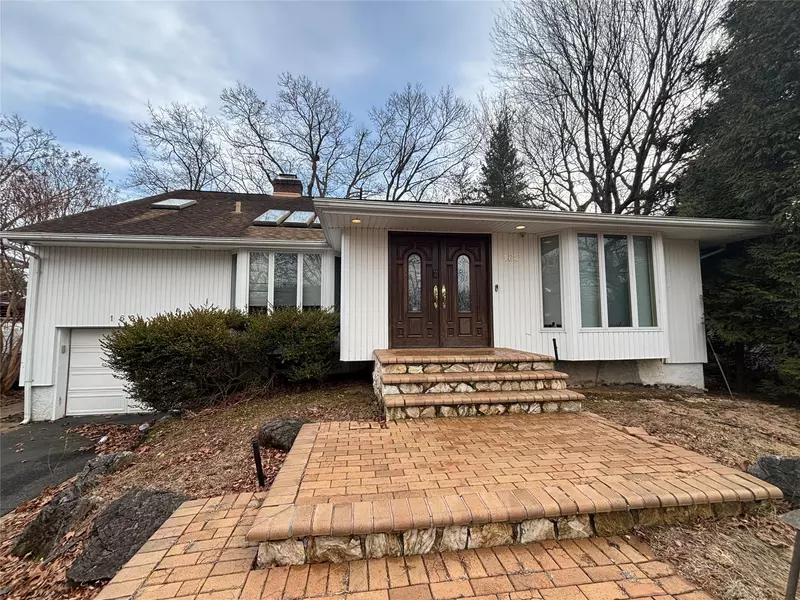 162 Birchwood Park DR, Jericho, NY 11753