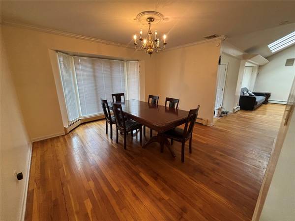 Jericho, NY 11753,162 Birchwood Park DR