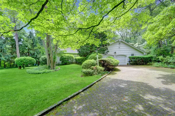 Dix Hills, NY 11746,4 Gorham LN