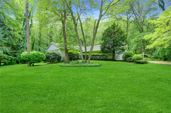 Dix Hills, NY 11746,4 Gorham LN