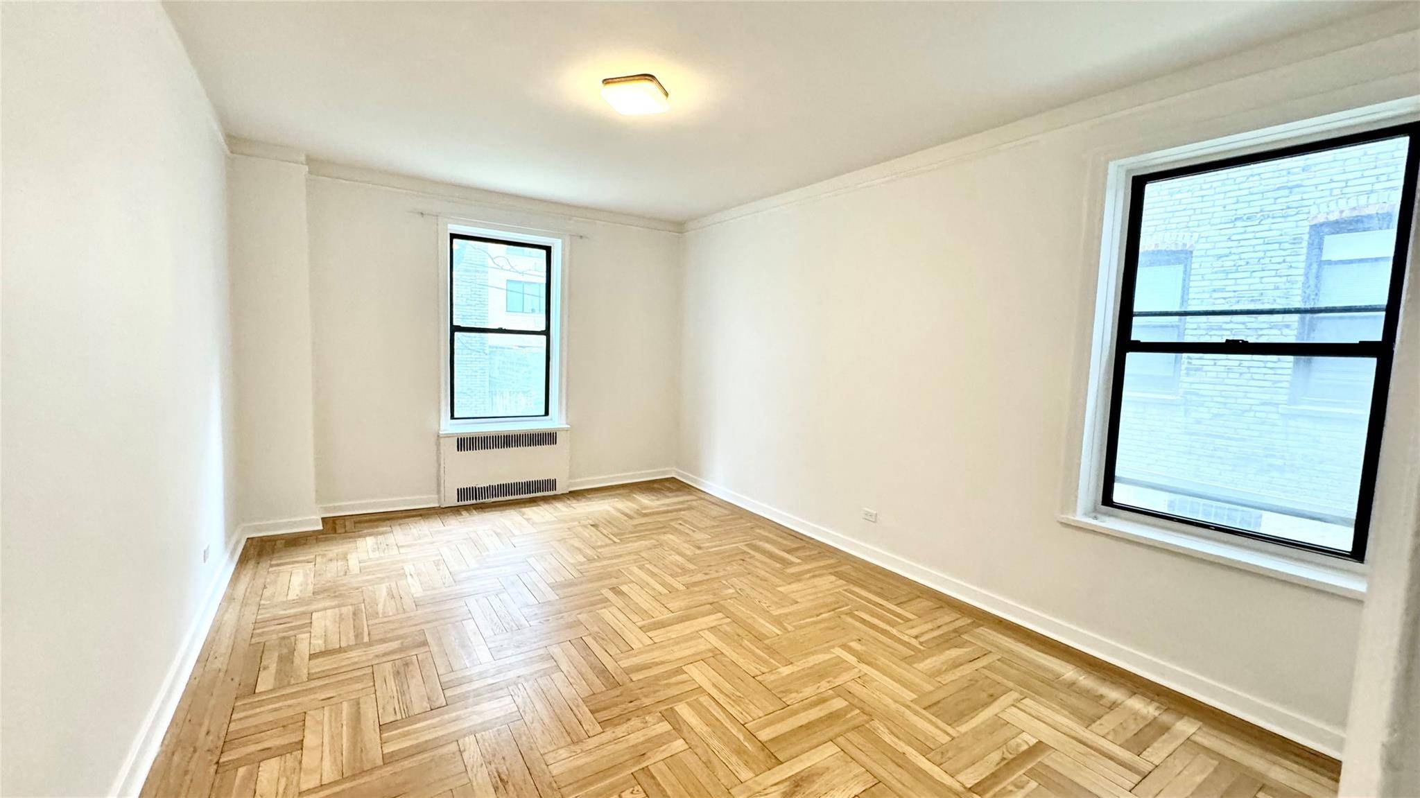 Sunnyside, NY 11104,41-07 42nd Street #1G