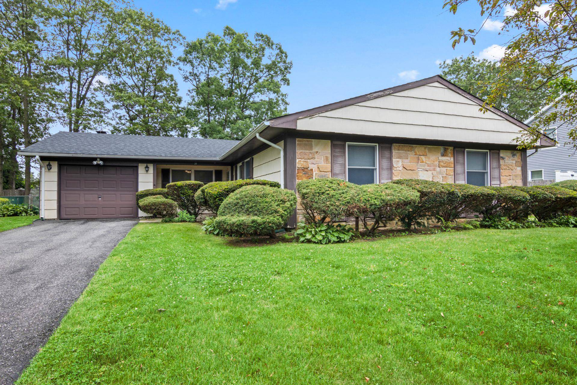 South Setauket, NY 11720,20 Tulip Hill LN