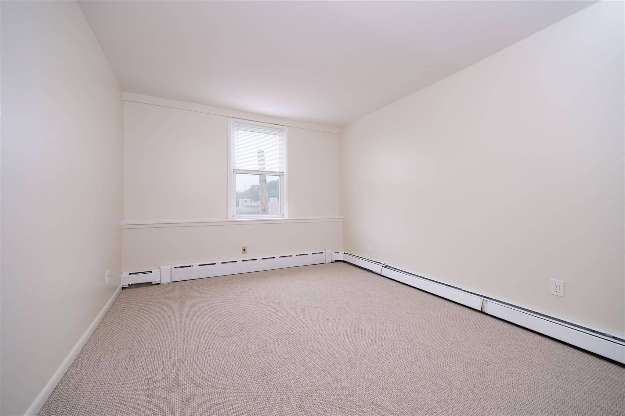 Pelham, NY 10803,115 Wolfs LN #2