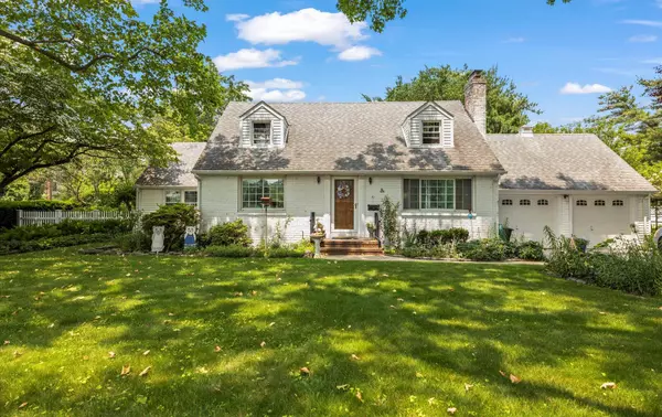 51 Wickey AVE,  Westbury,  NY 11590