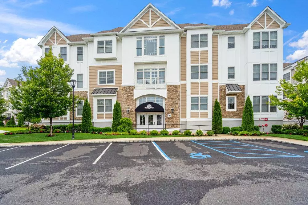 Plainview, NY 11803,26203 Spruce Pond CIR #26203