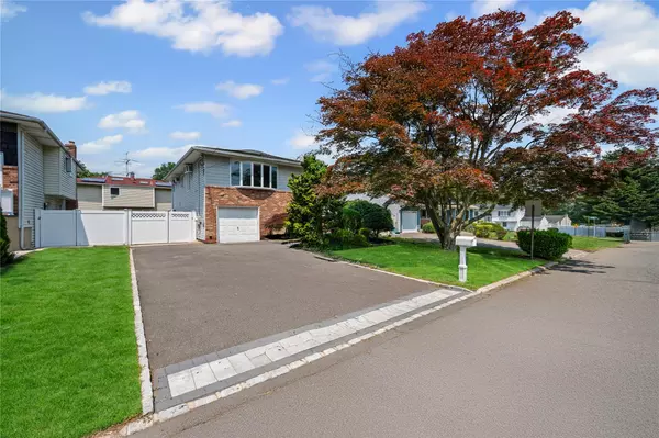 Dix Hills, NY 11746,11 Trescott ST