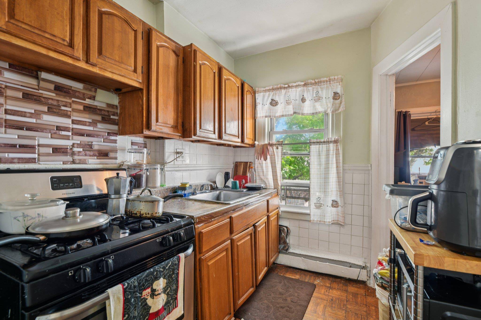 Ozone Park, NY 11416,9406 76th ST