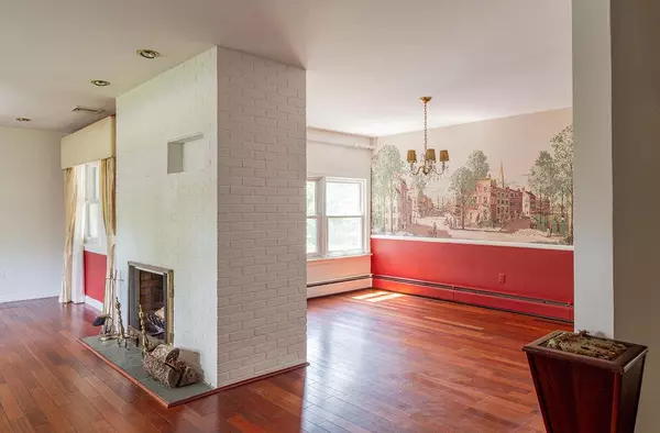 Ellenville, NY 12428,7 Camp ST
