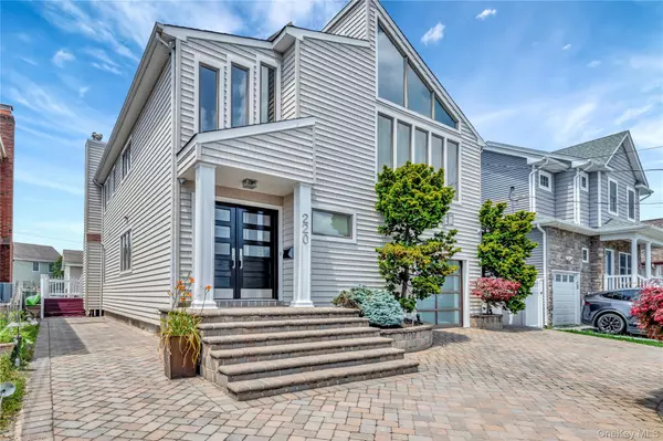 220 Lee PL,  Bellmore,  NY 11710