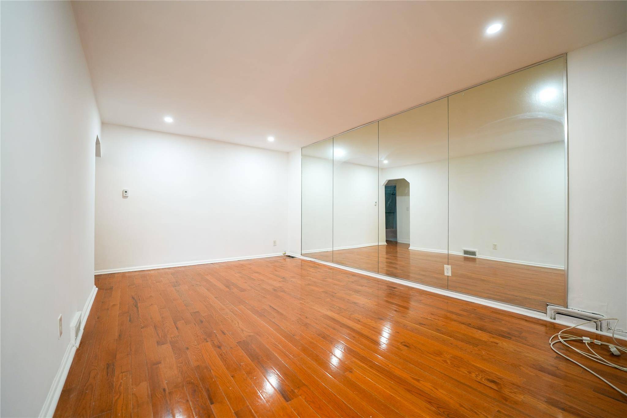 Bronx, NY 10469,1405 Burke AVE