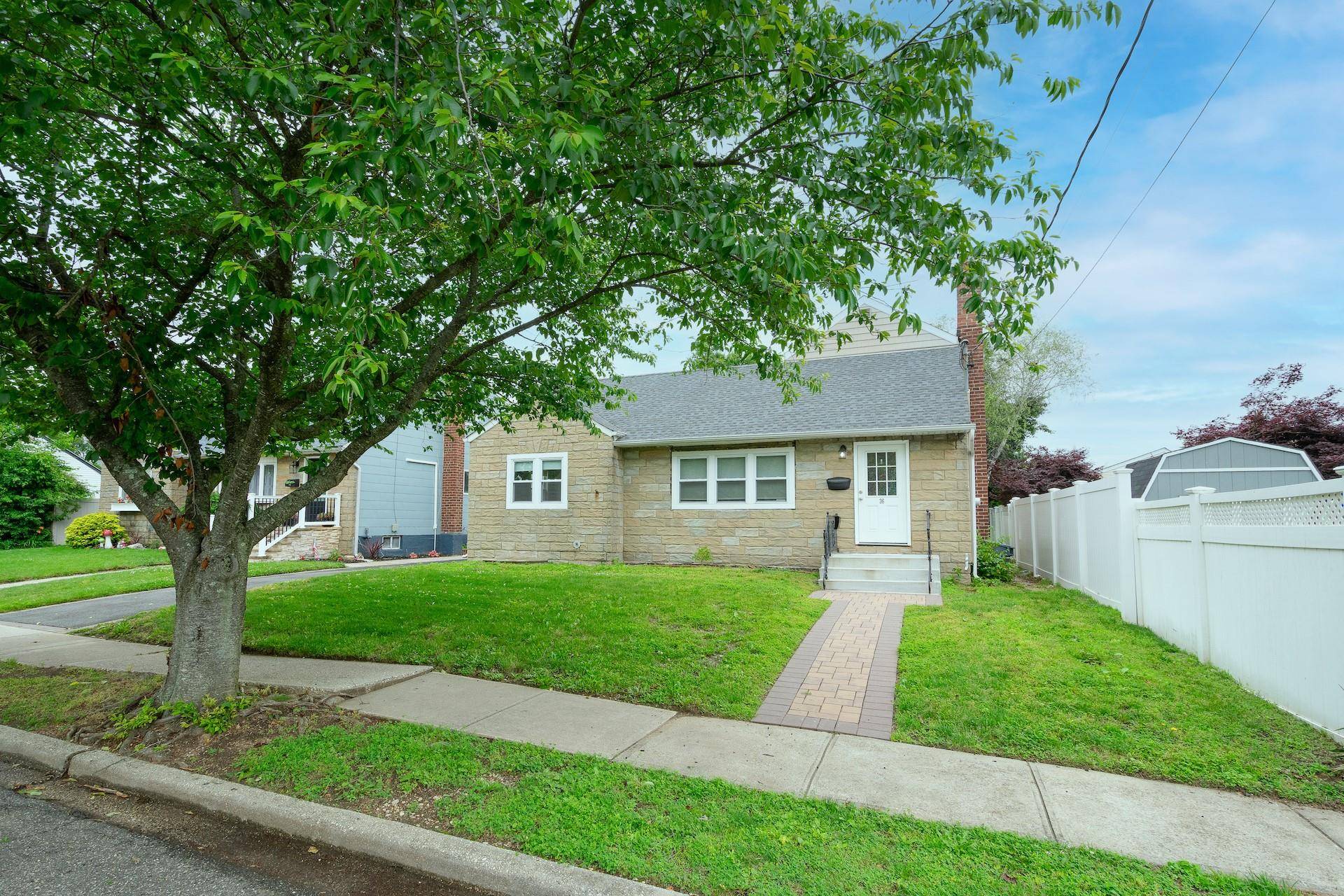 Bethpage, NY 11714,36 Irving ST