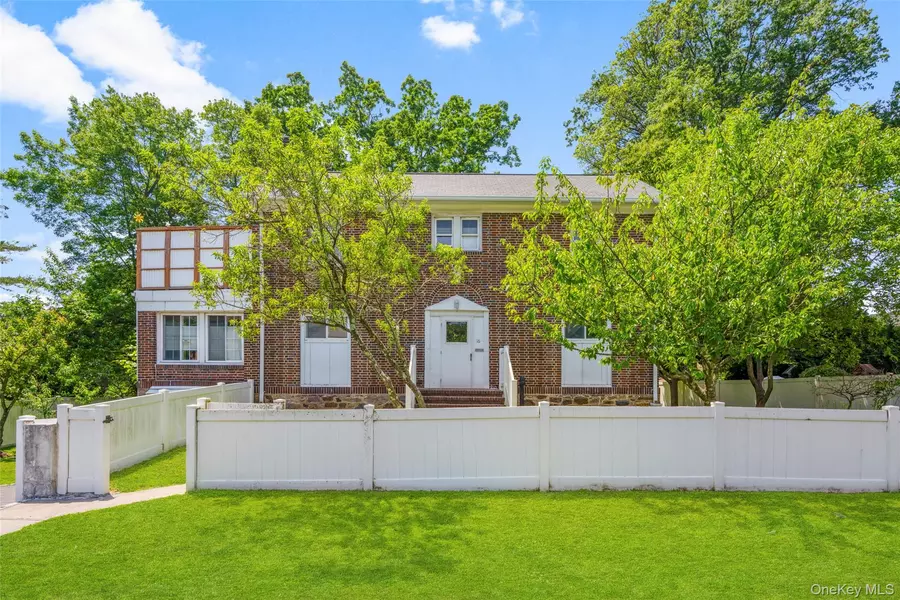 16 Wilson DR, New Rochelle, NY 10801
