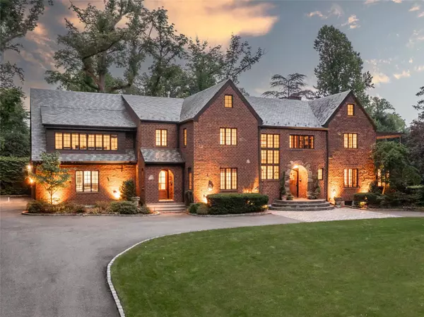 510 Manhasset Woods RD, Manhasset, NY 11030