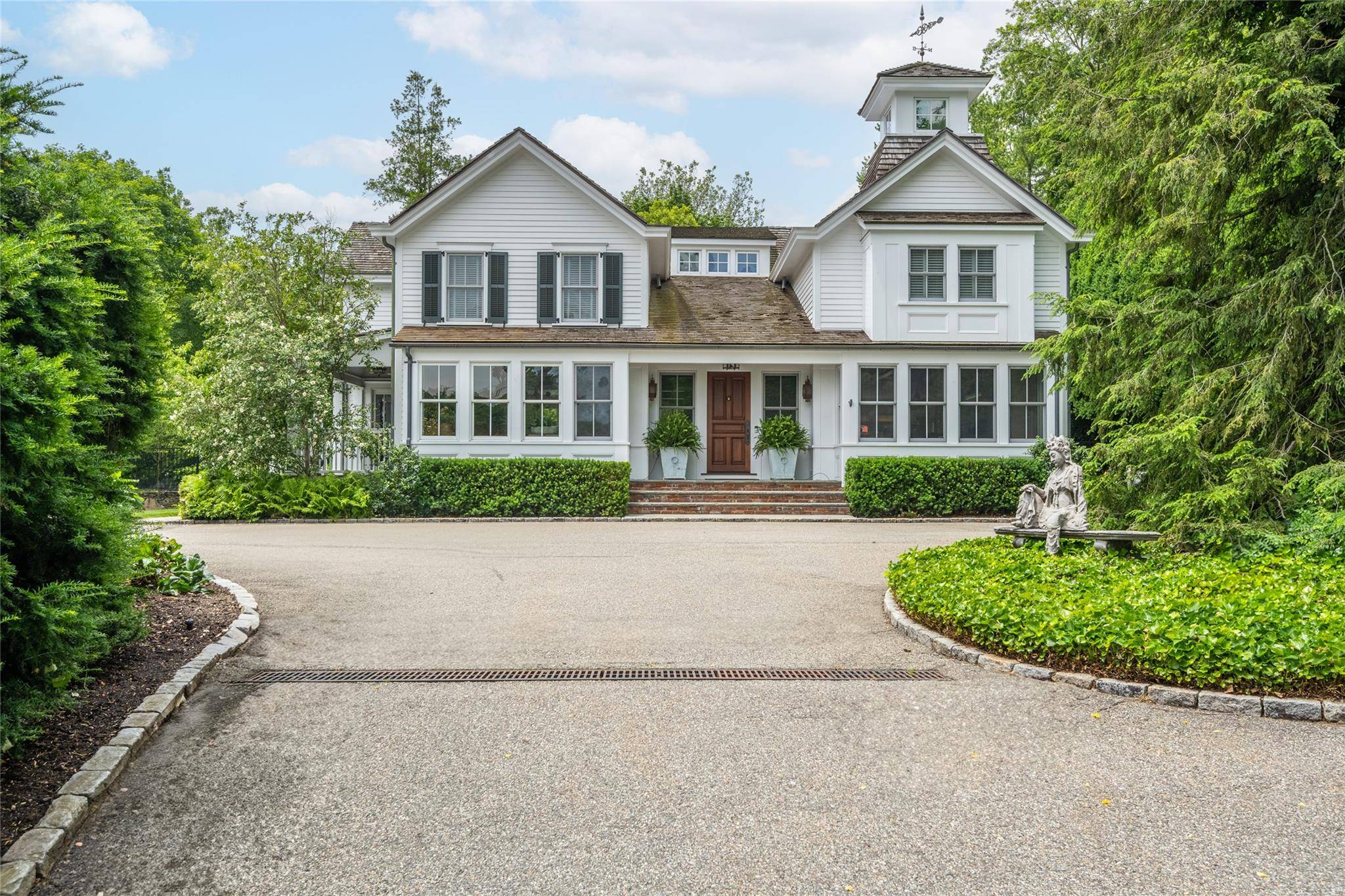 1 Bayville RD, Locust Valley, NY 11560