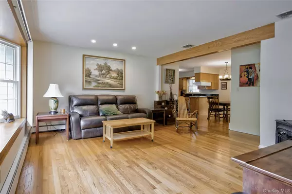 Saint James, NY 11780,287 4th AVE