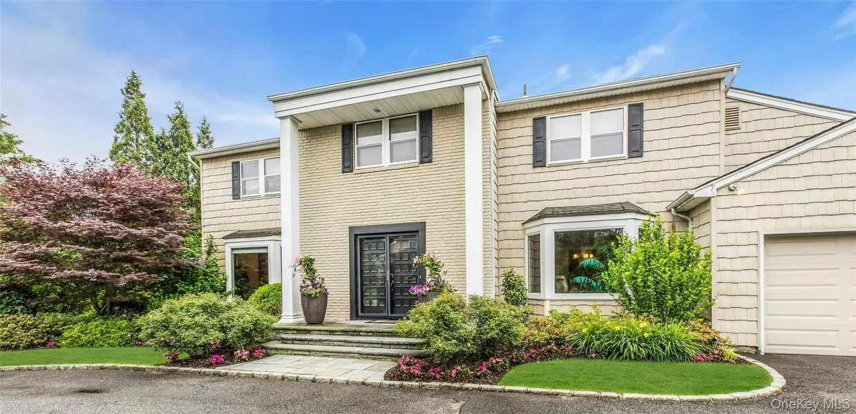 74 Woods DR, East Hills, NY 11576