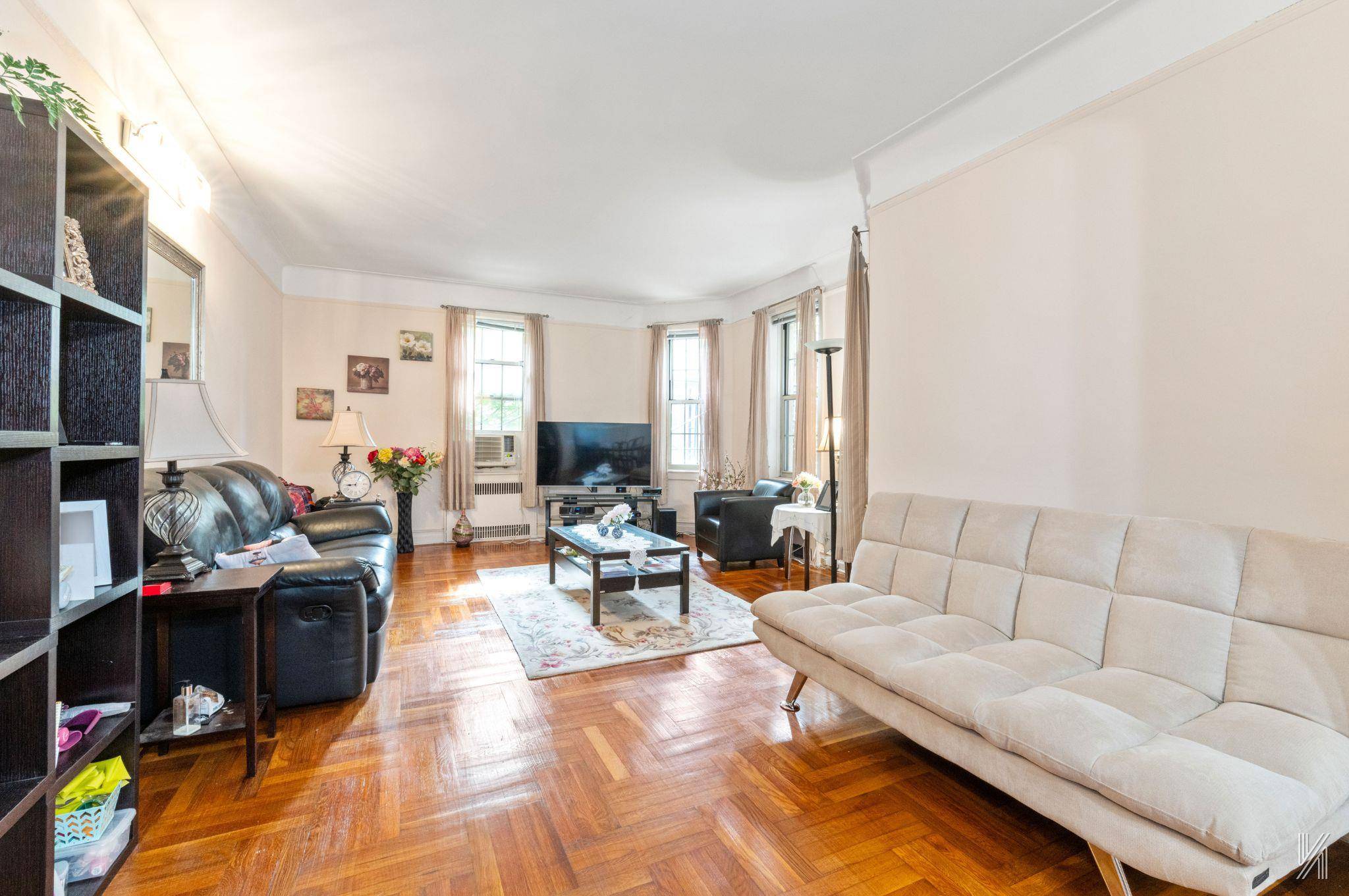 Jackson Heights, NY 11372,79-15 35th AVE #3E