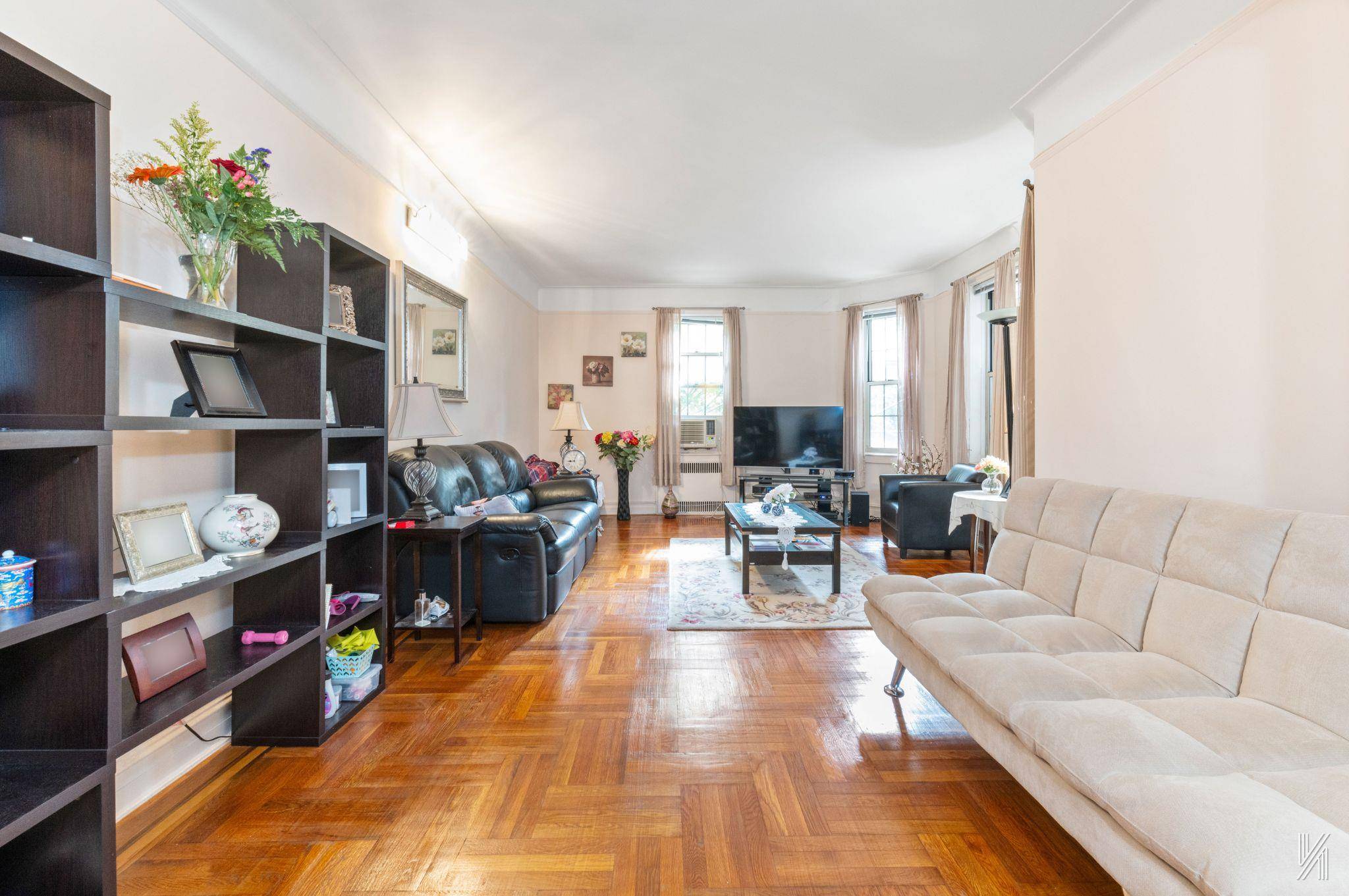Jackson Heights, NY 11372,79-15 35th AVE #3E