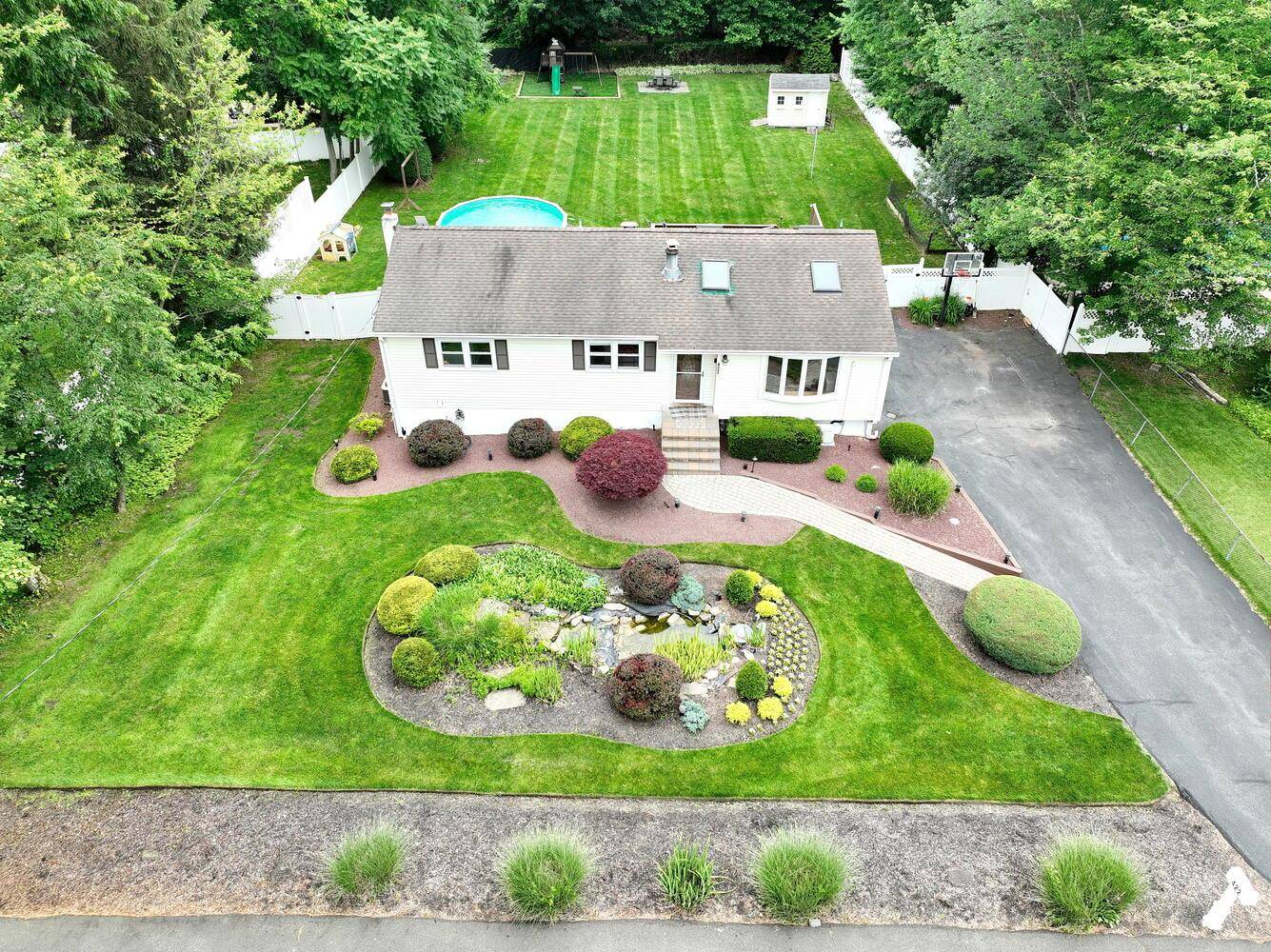 Valley Cottage, NY 10989,422 Kings HWY