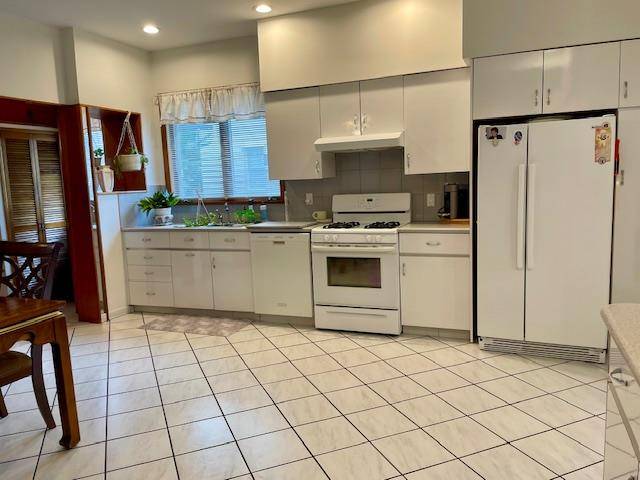 Maspeth, NY 11378,53-80 72nd PL