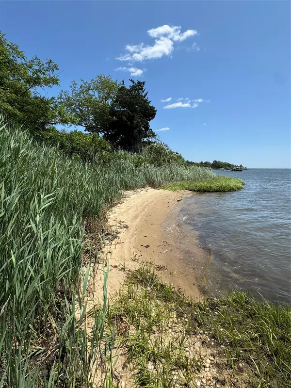 Center Moriches, NY 11934,34 Old Neck RD