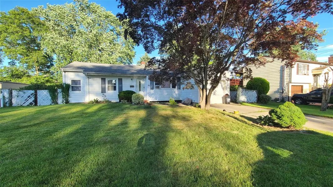 85 CLAYWOOD DR, Brentwood, NY 11717