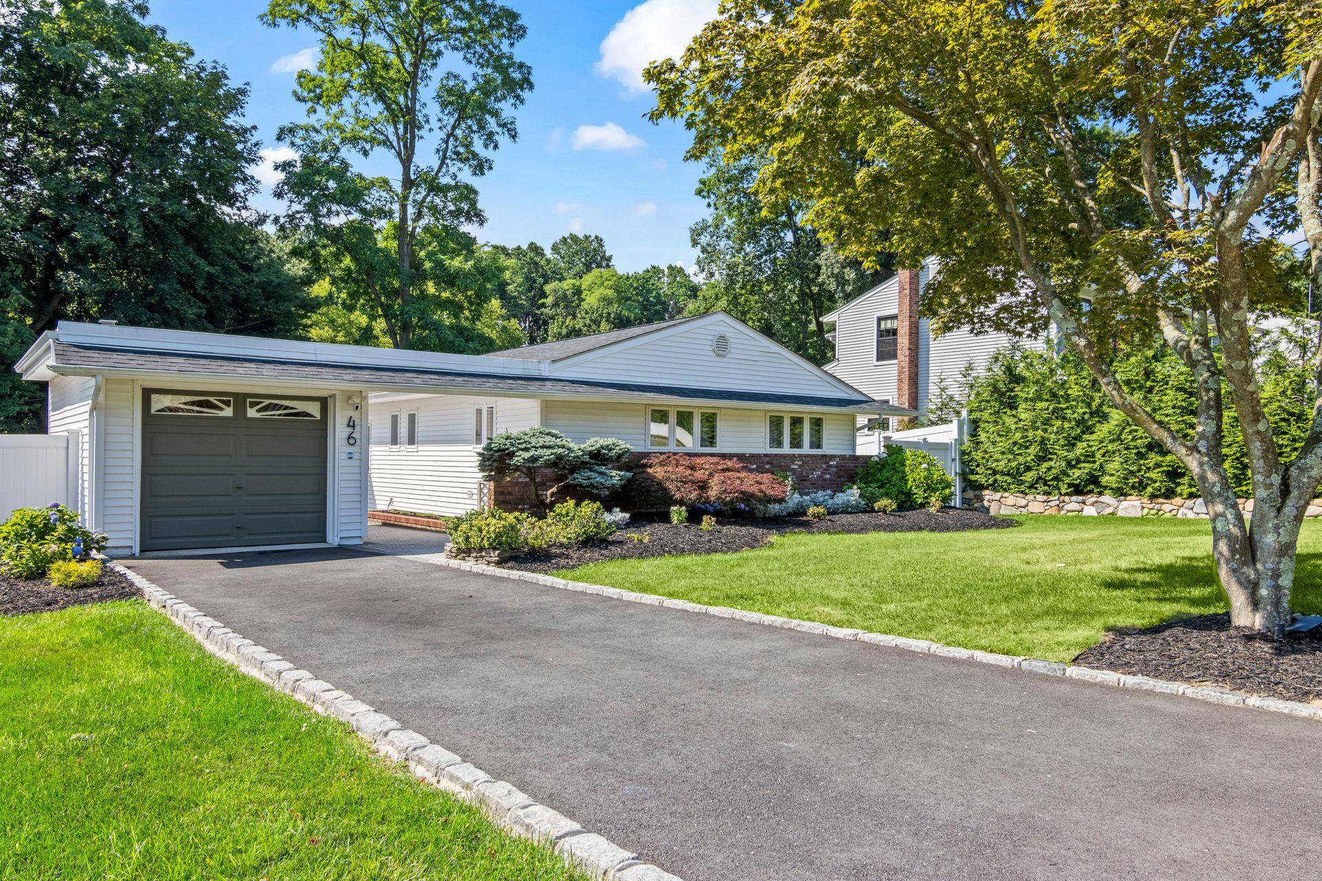 Kings Park, NY 11754,46 Knight LN