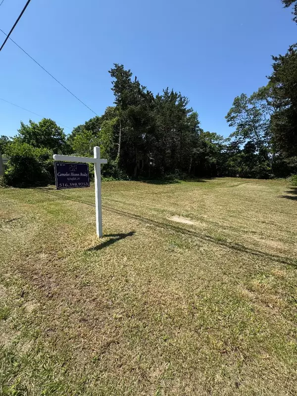 58 N Paquatuck AVE, East Moriches, NY 11940