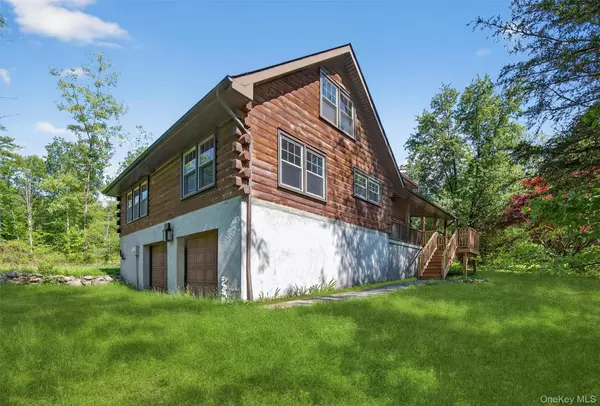 Pine Bush, NY 12566,321 Spadola LN
