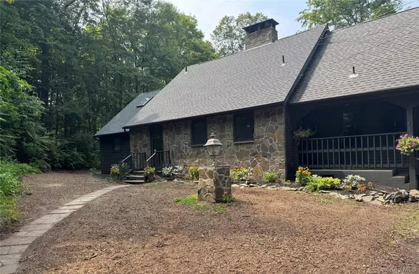 345 Metzger RD, Red Hook, NY 12571