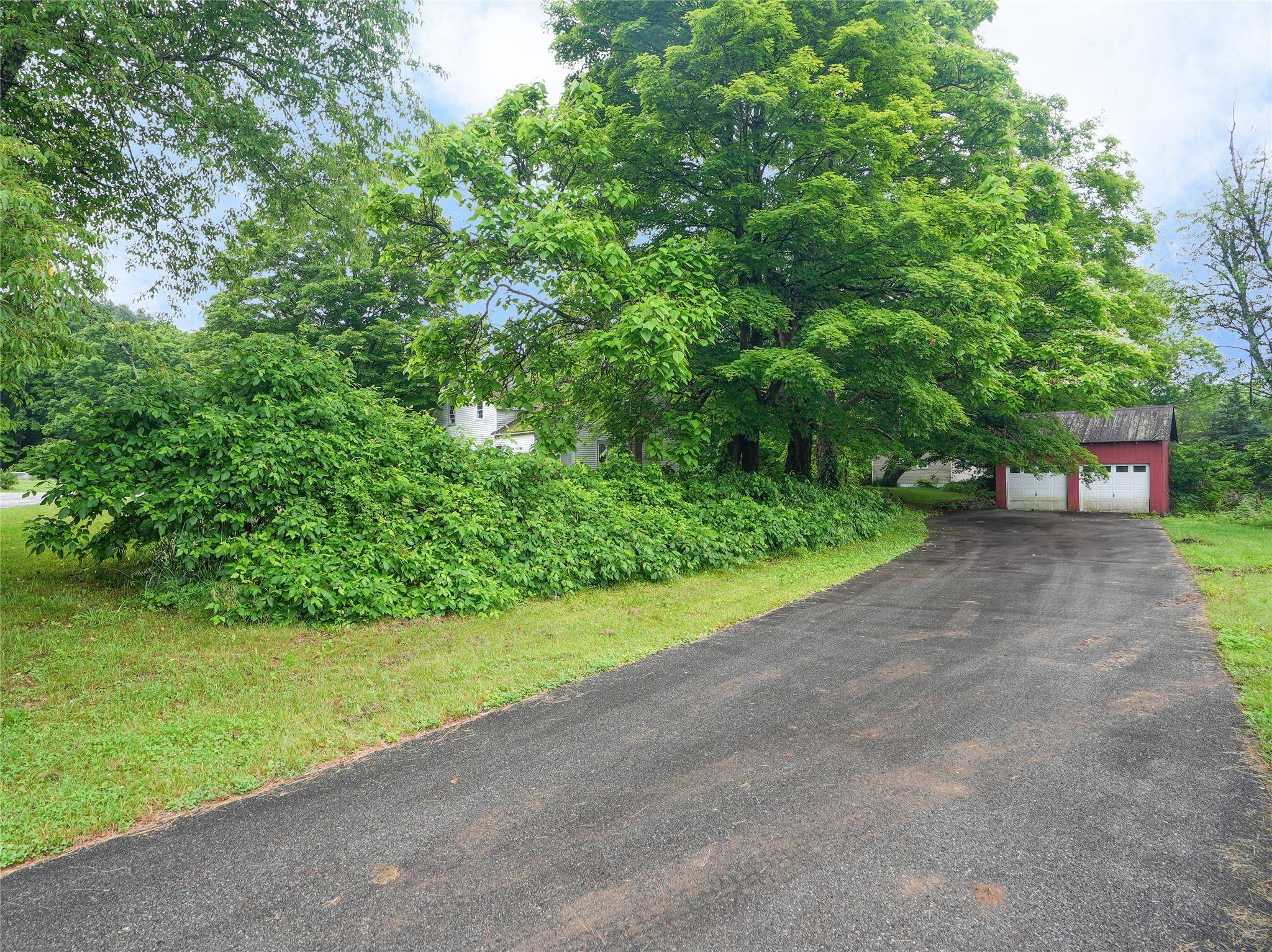Hyde Park, NY 12538,559 N Quaker LN