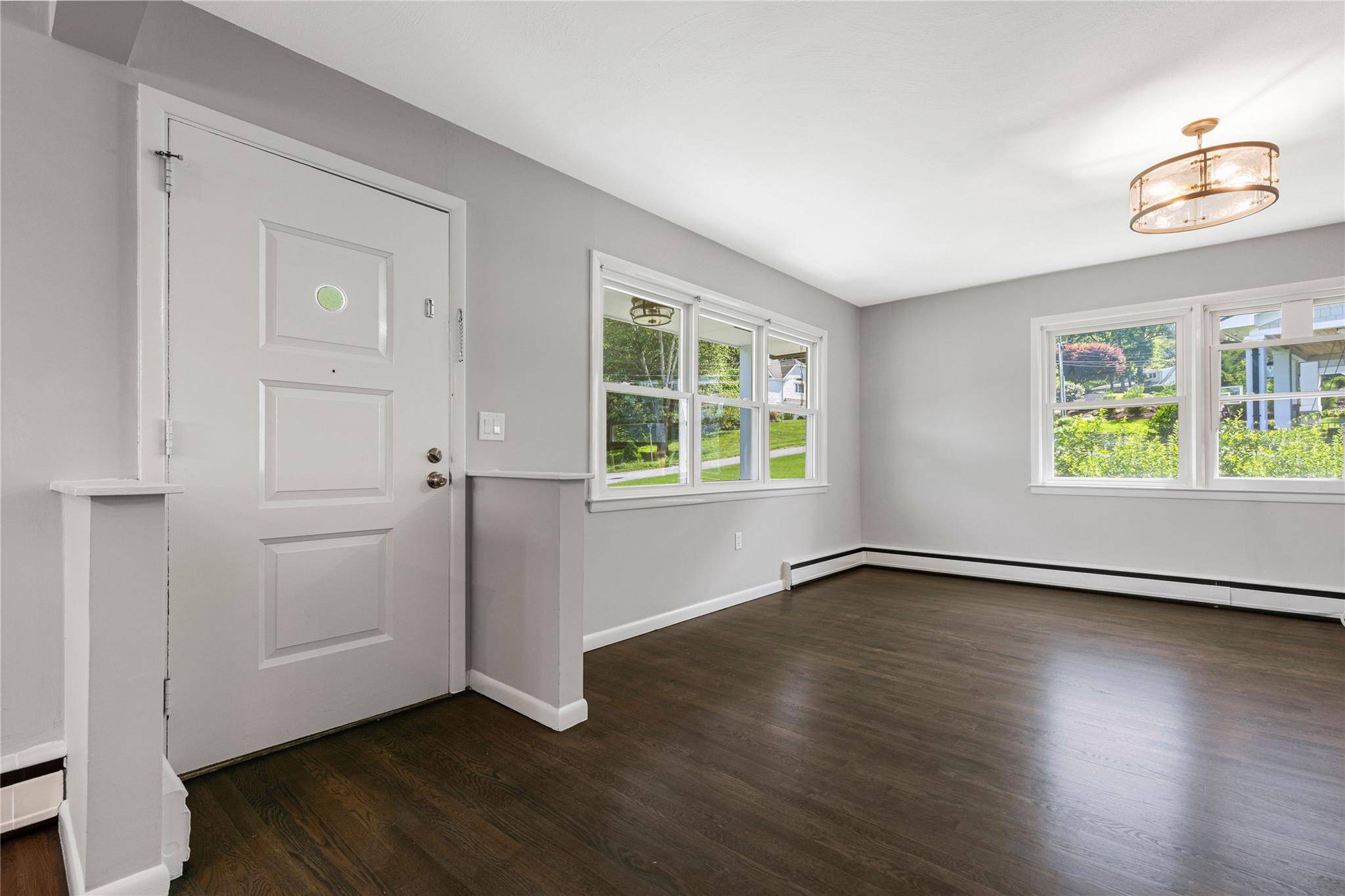 Thornwood, NY 10594,125 Whittier DR