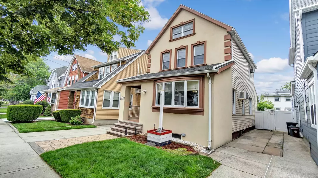 17111 Bagley AVE, Flushing, NY 11358