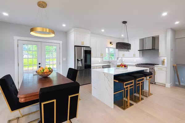 Westbury, NY 11590,2040 Wellington CT