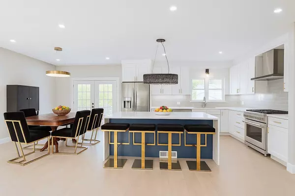Westbury, NY 11590,2040 Wellington CT