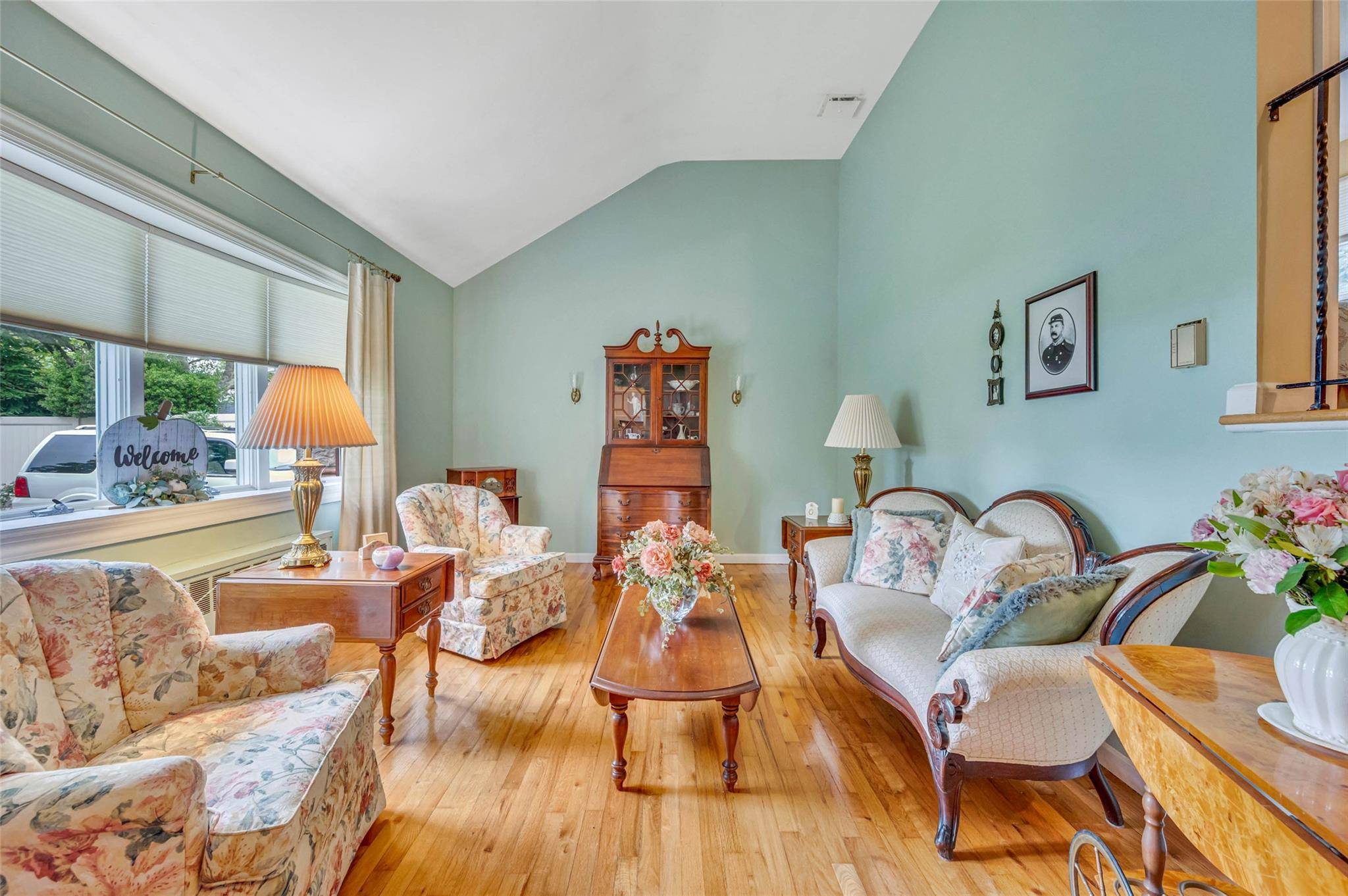 Commack, NY 11725,15 Peony LN