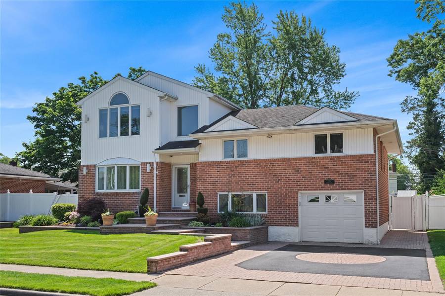 128 Seaman RD, Jericho, NY 11753
