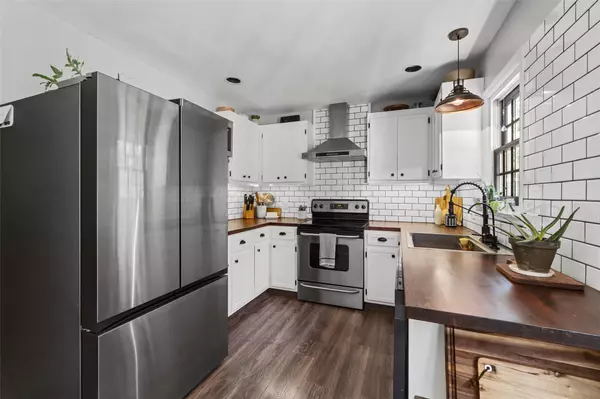 Poughkeepsie, NY 12603,325 Diddell RD