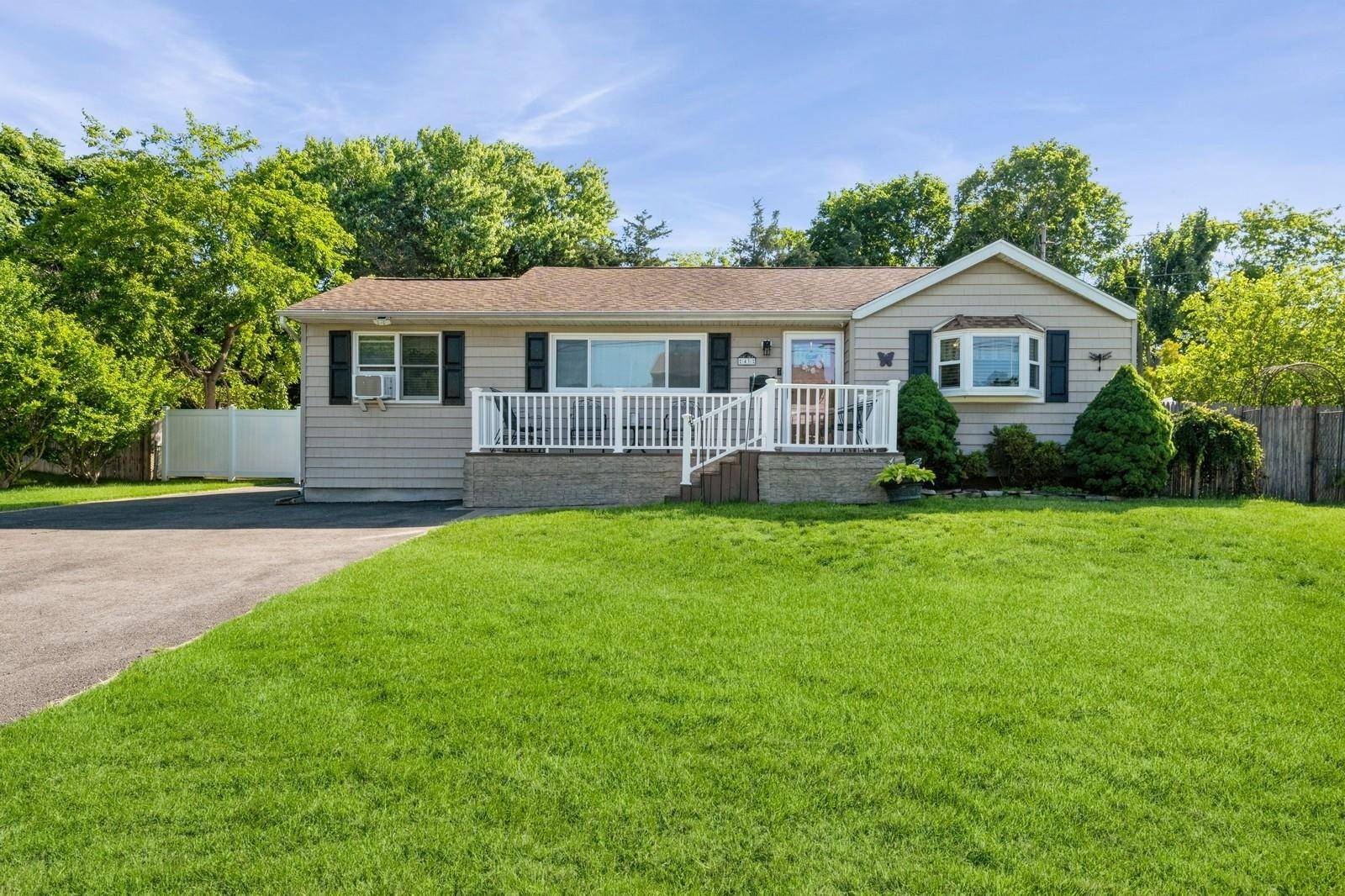 43 Neptune AVE, East Patchogue, NY 11772