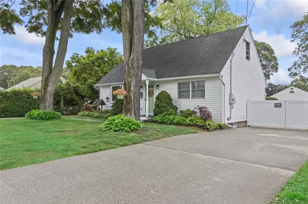 Centereach, NY 11720,138 Dawn DR