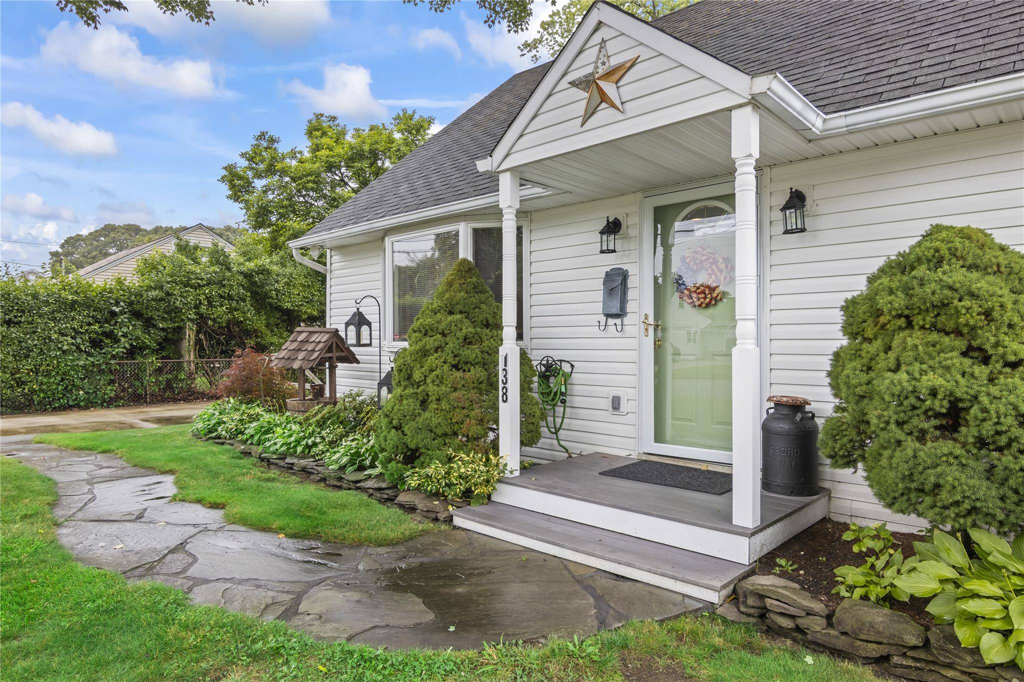 Centereach, NY 11720,138 Dawn DR